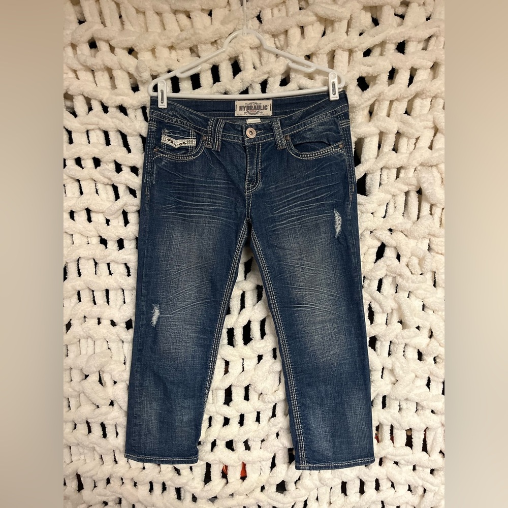 Cropped distressed jeans